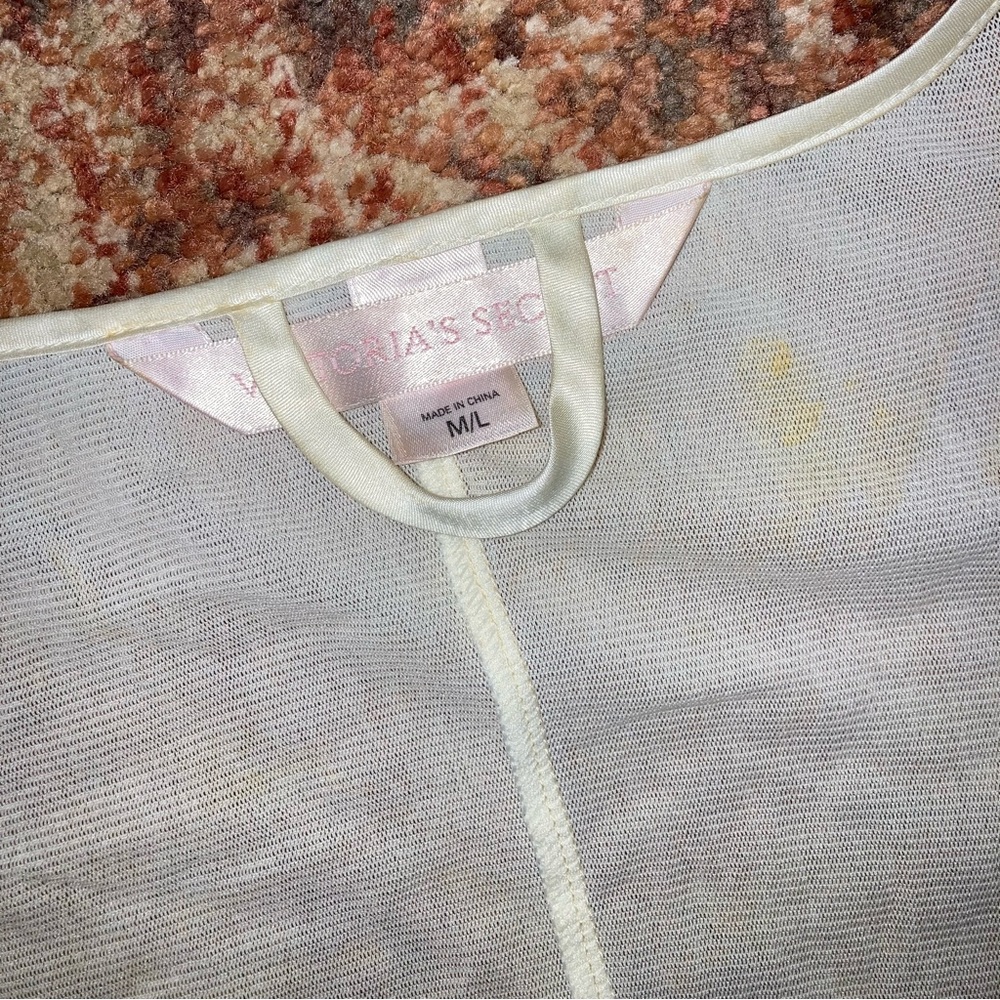 Vintage White Robe - Picture 4 of 6